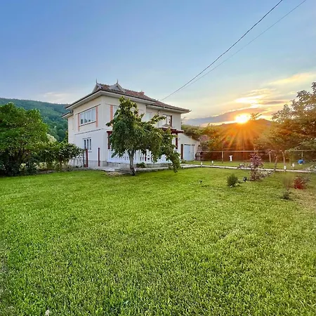 别墅 Cozy With A Beautiful View, Terrace And Nature Piatra Neamţ
